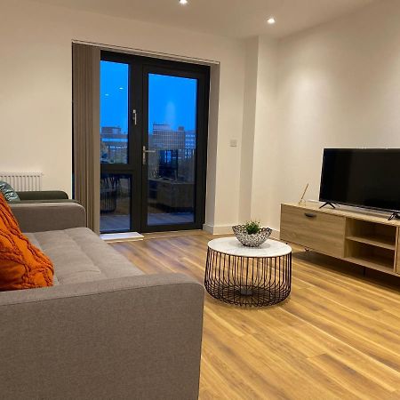 Triple T Homes Cosy 2 Bedroom Apartment With Balcony إيلفورد المظهر الخارجي الصورة