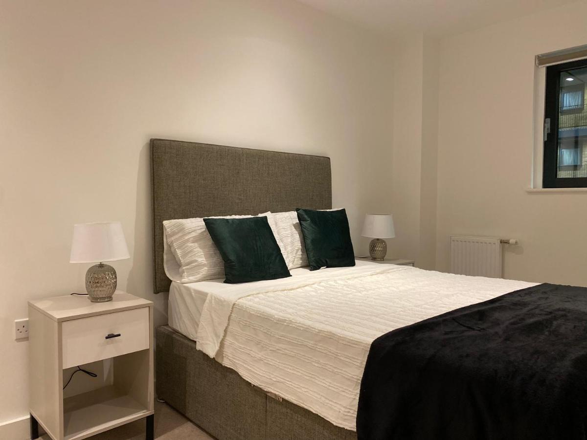 Triple T Homes Cosy 2 Bedroom Apartment With Balcony إيلفورد المظهر الخارجي الصورة