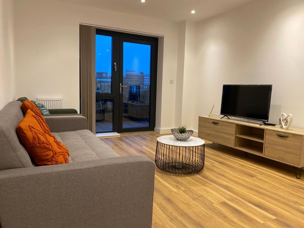 Triple T Homes Cosy 2 Bedroom Apartment With Balcony إيلفورد المظهر الخارجي الصورة