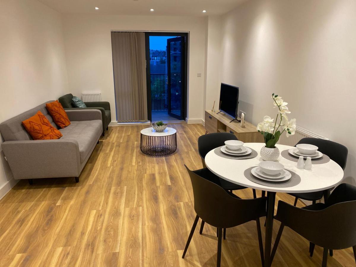 Triple T Homes Cosy 2 Bedroom Apartment With Balcony إيلفورد المظهر الخارجي الصورة
